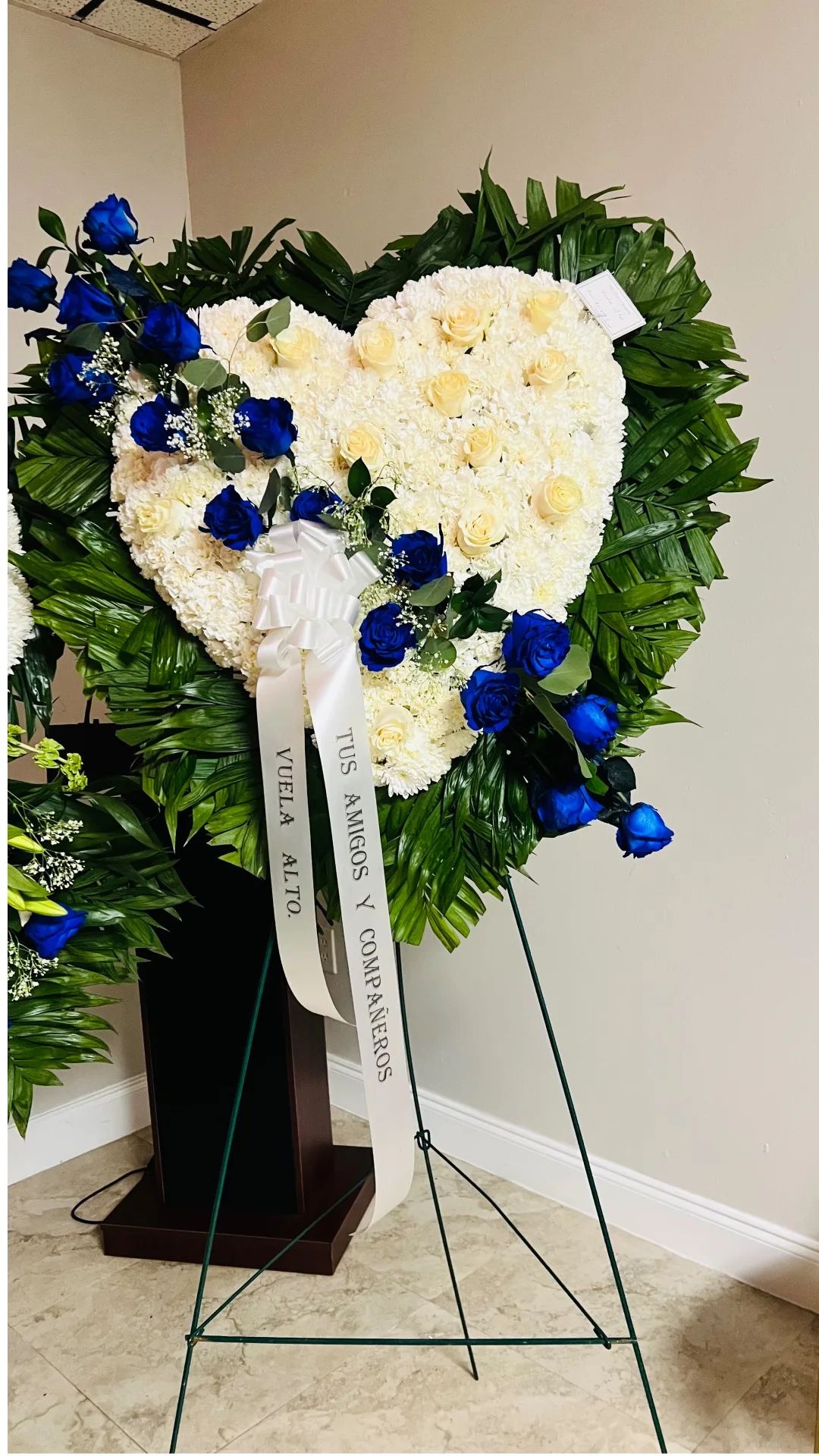 Sky blue Standing crown