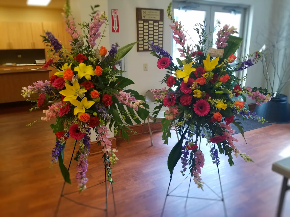 Designer’s Choice Sympathy Standing Spray- Cheery Designer’s Choice Sympathy Standing Spray- Cheery