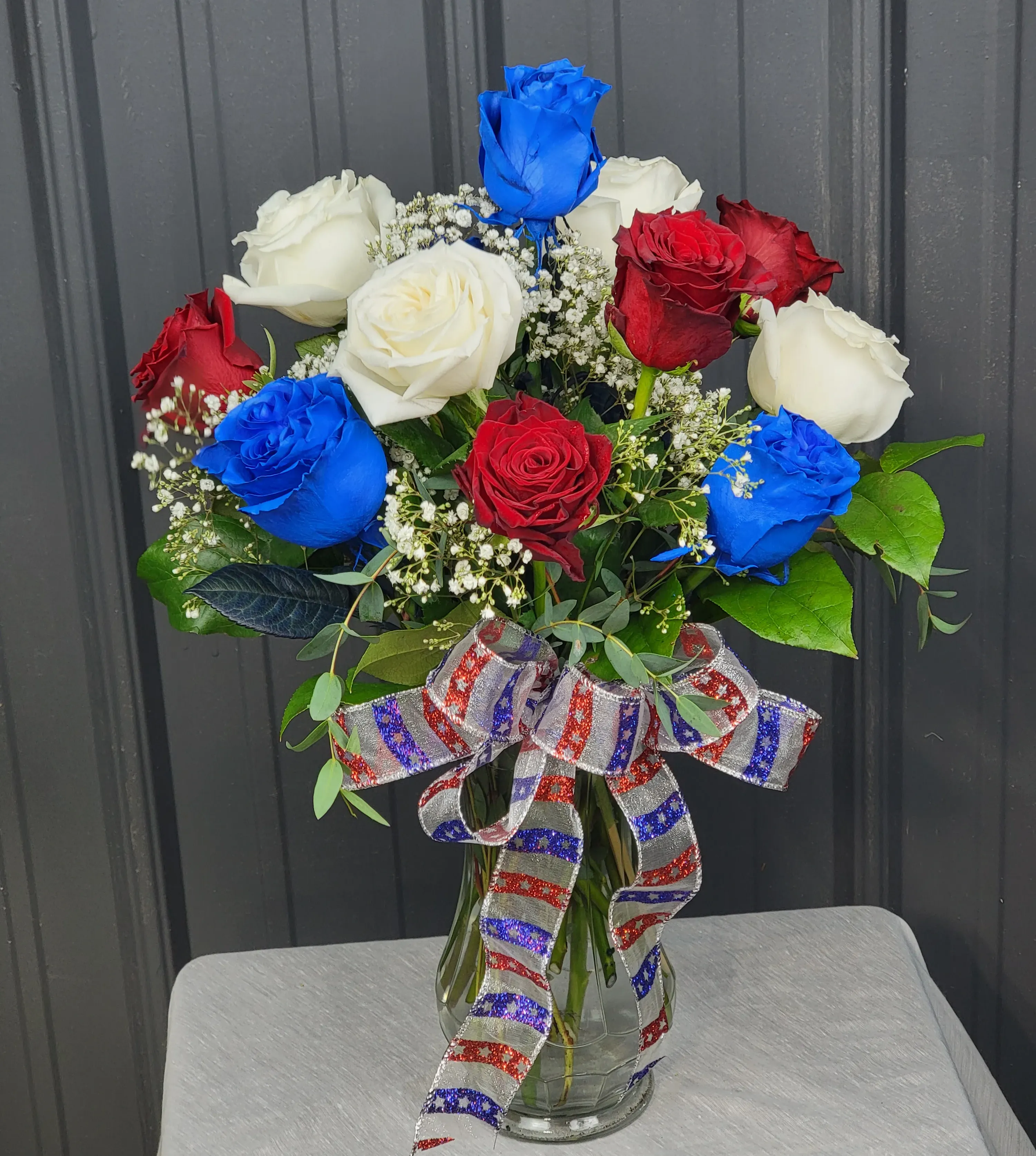 USA Dozen Rose Vase USA Dozen Rose Vase