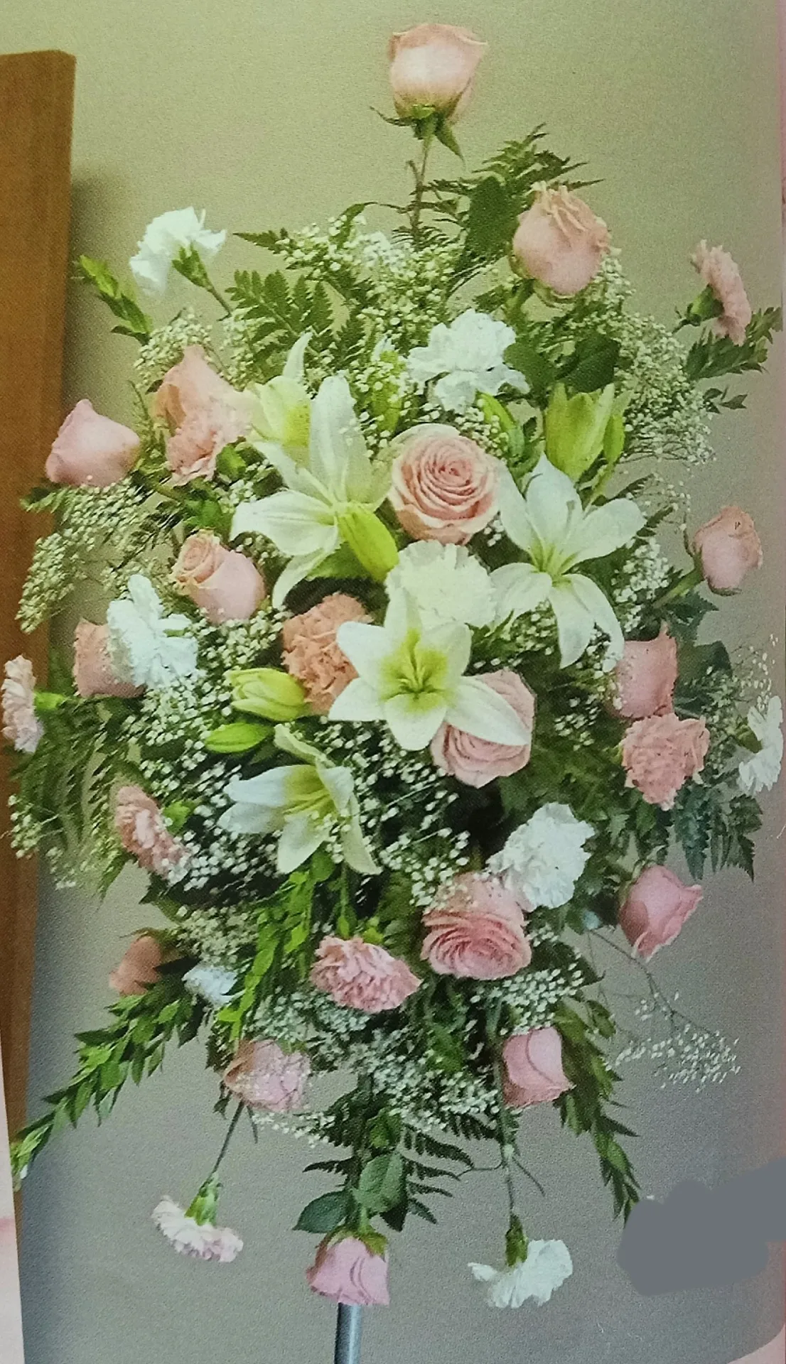 IN LOVING MEMORY STANDING SPRAY IN LOVING MEMORY STANDING SPRAY