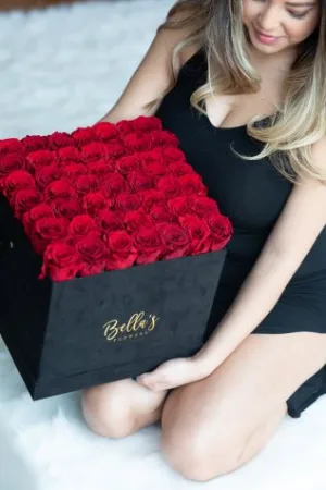 50 FRESH ROSES IN SUADE BOX 50 FRESH ROSES IN SUADE BOX