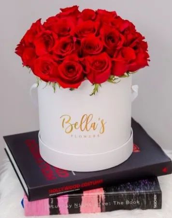 ROUND HAT BOX OF 25 ROSES