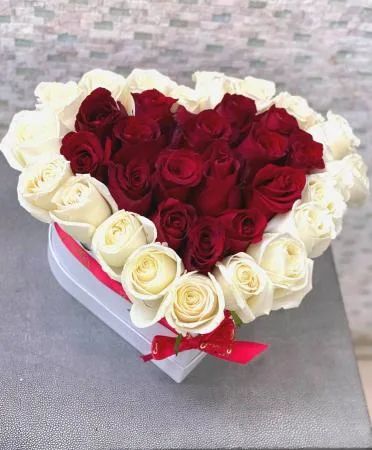 ROSES & PEARLS FRESH-CUT ROSES