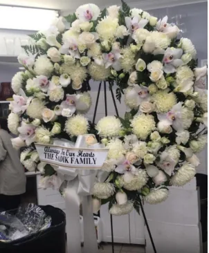 White Standing Wreath White Standing Wreath
