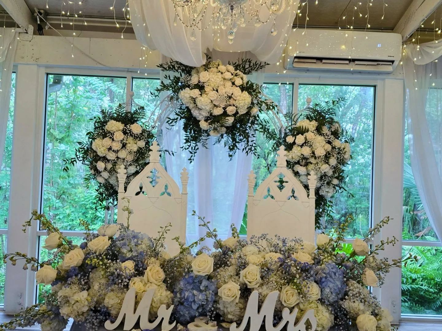 Sweetheart Table & Arch Arrangement