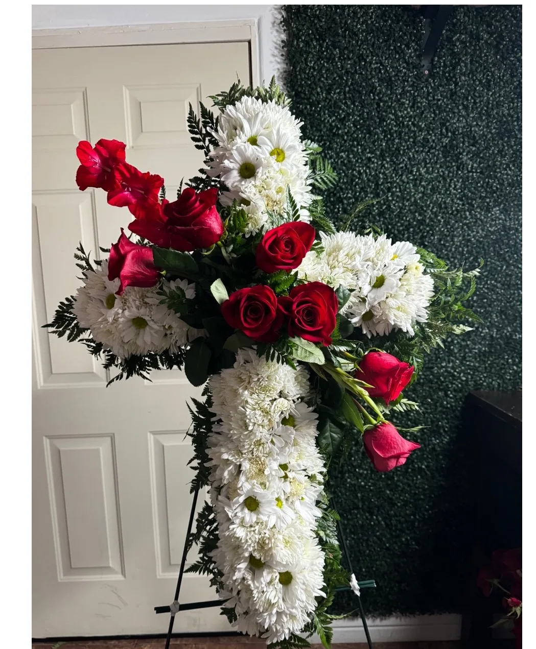 Red roses Cross Red roses Cross