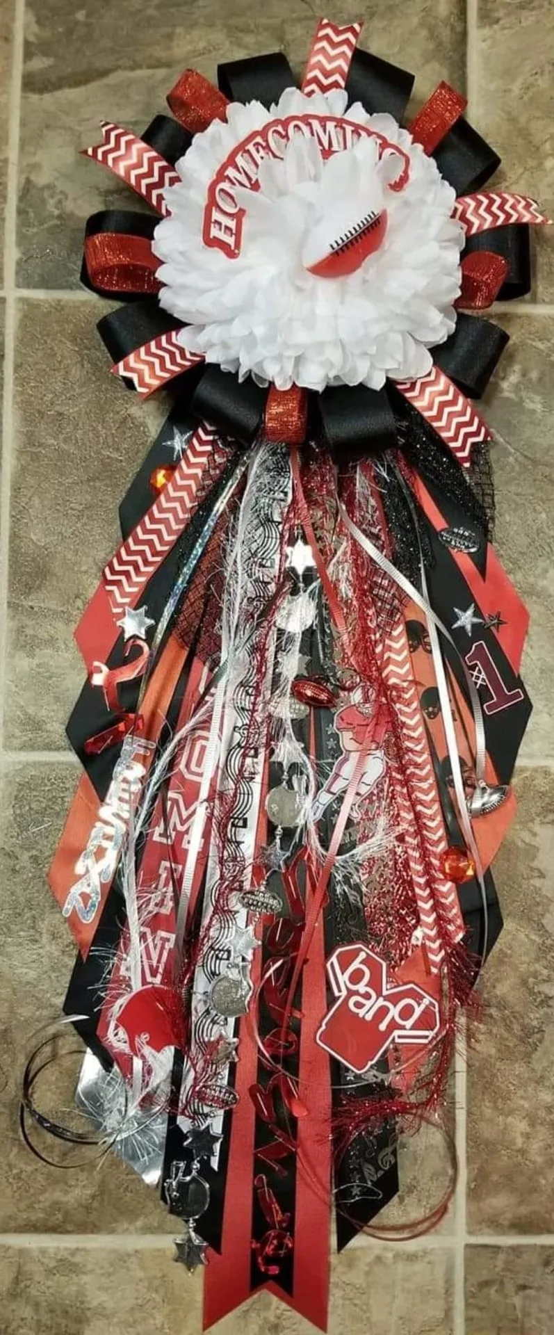 Homecoming Mum - Medium Homecoming Mum - Medium