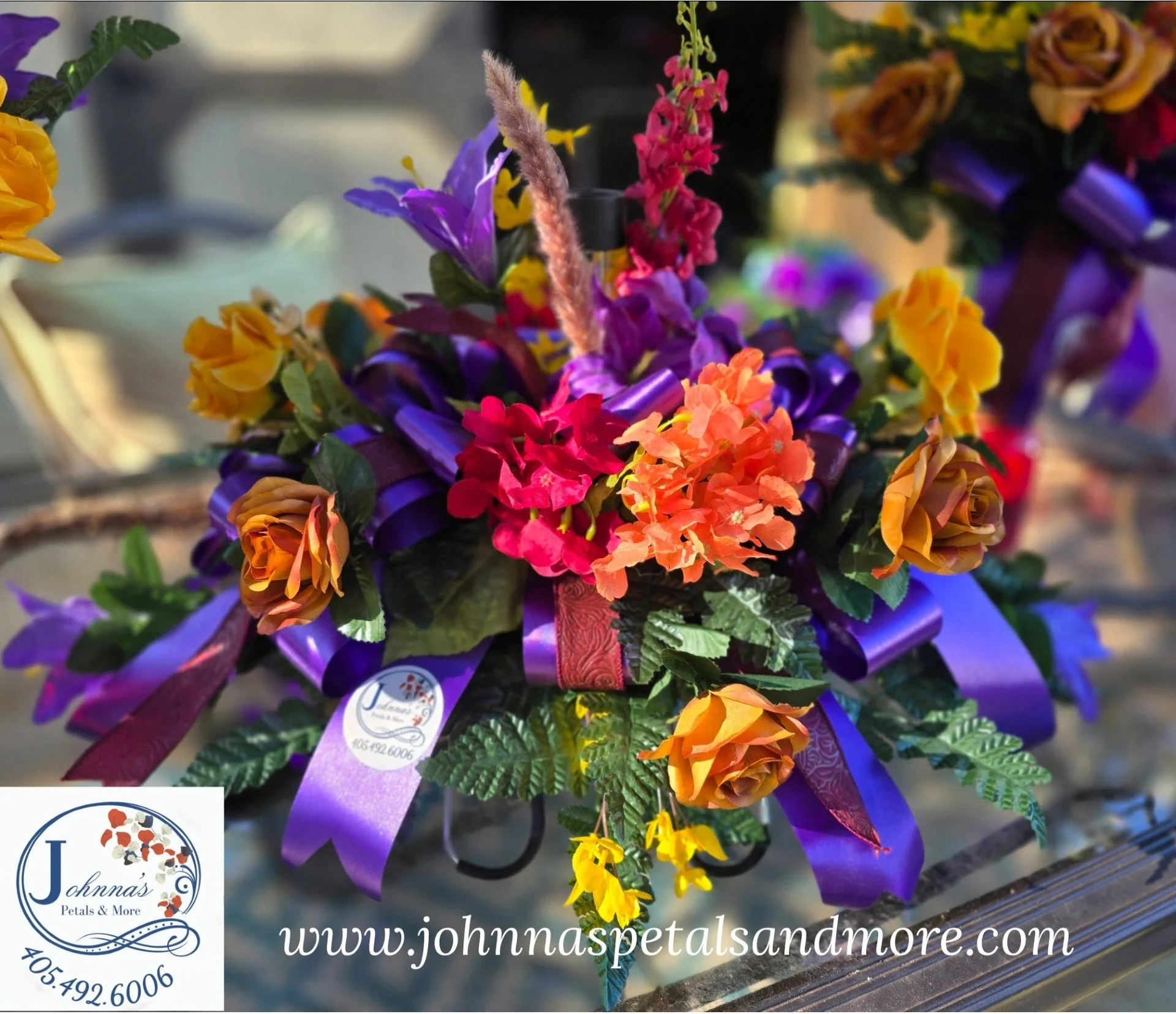 'Deep Fall' Silk Fall Saddle with Solar Light Silk Arrangement 'Deep Fall' Silk Fall Saddle with Solar Light Silk Arrangement