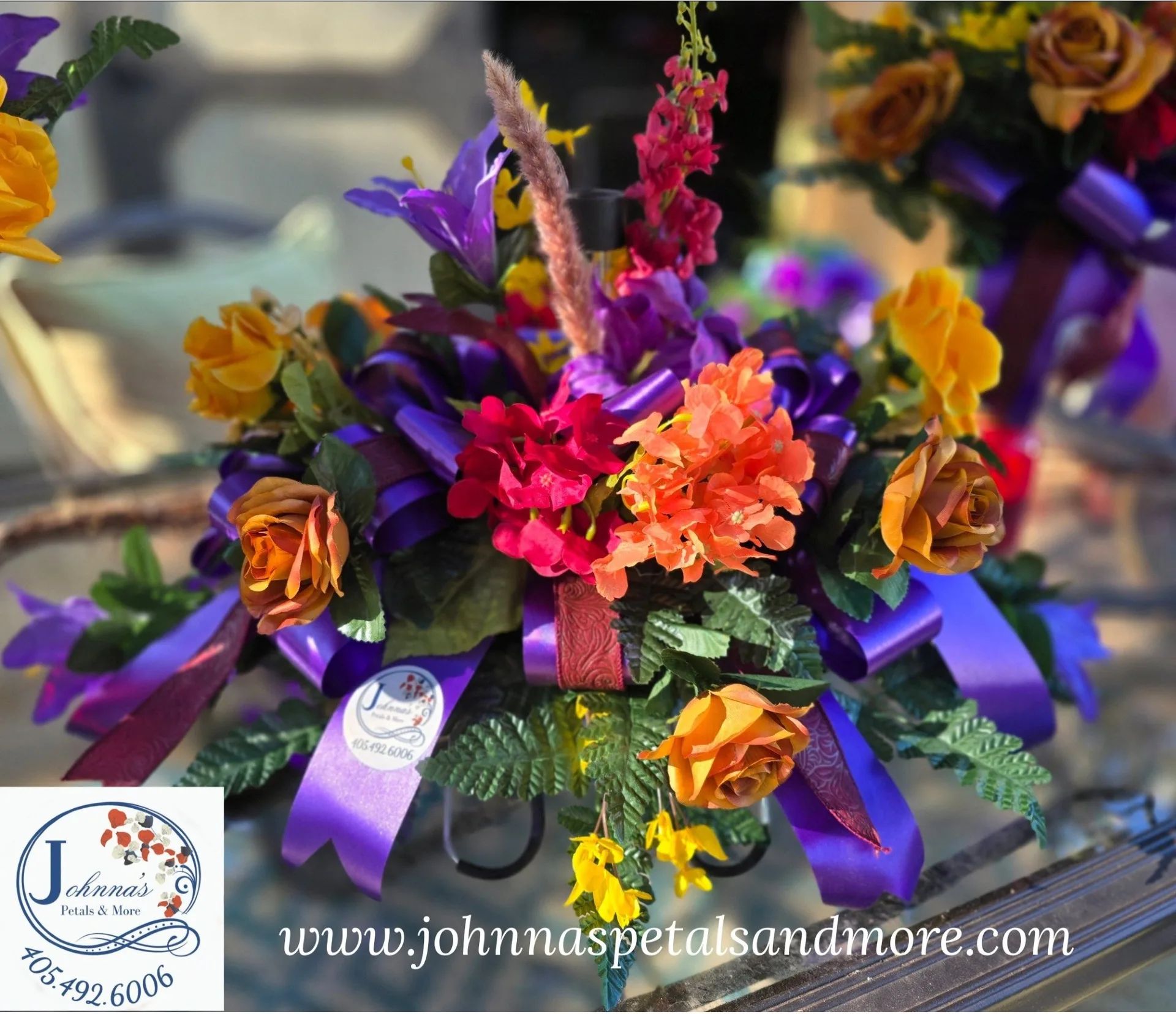 'Deep Fall' Silk Fall Saddle with Solar Light Silk Arrangement
