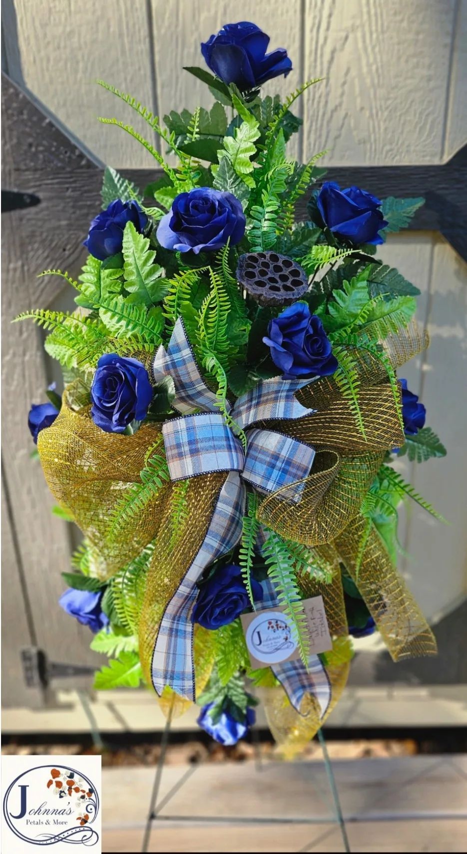 Navy & Gold Beauty Silk Spray on Easel