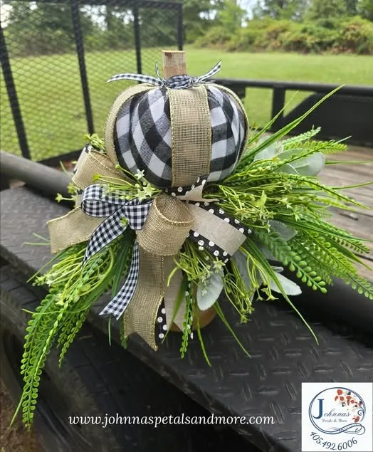 Black & White Pumpkin Centerpiece 360 Views Silk Floral Black & White Pumpkin Centerpiece 360 Views Silk Floral