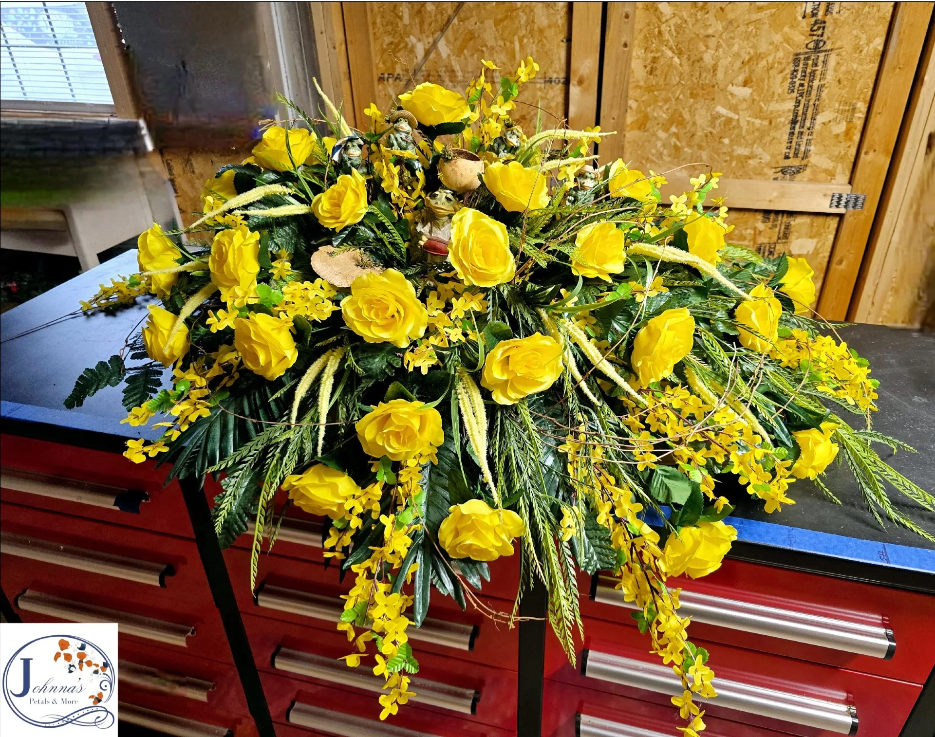 Sweet Nancy Yellow Rose \ Casket Spray Sweet Nancy Yellow Rose \ Casket Spray