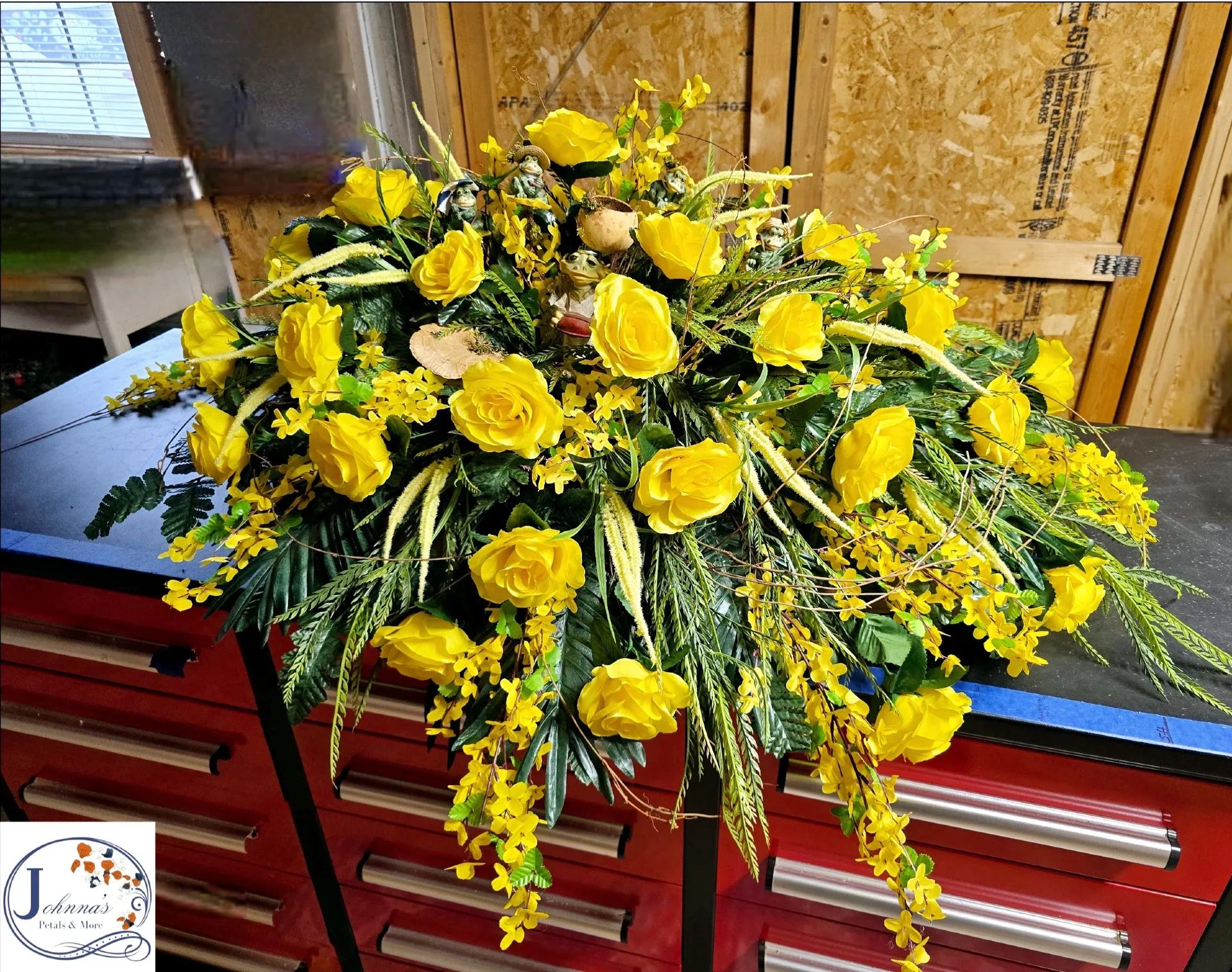 Sweet Nancy Yellow Rose \ Casket Spray