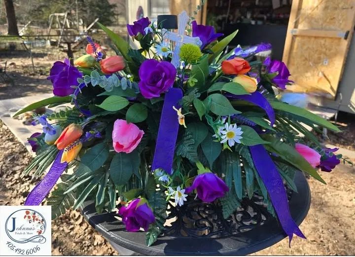 'Purple Beauty' Silk Saddle with solar light Silk Arrangement