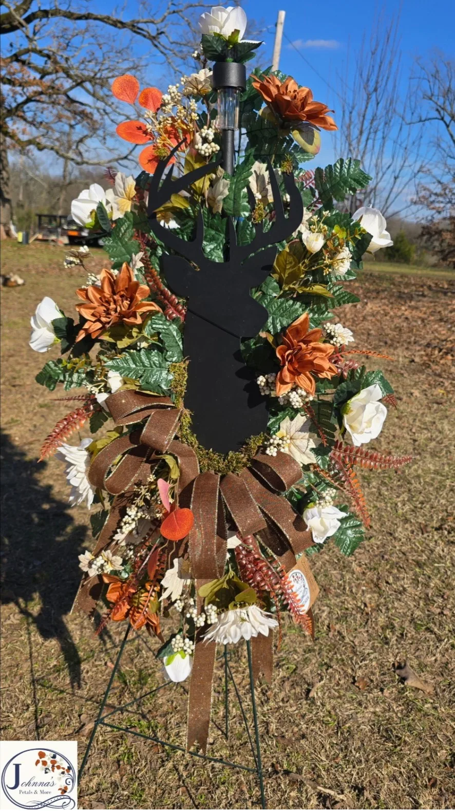Hunter's Special with solar light Silk Arrangement Hunter's Special with solar light Silk Arrangement