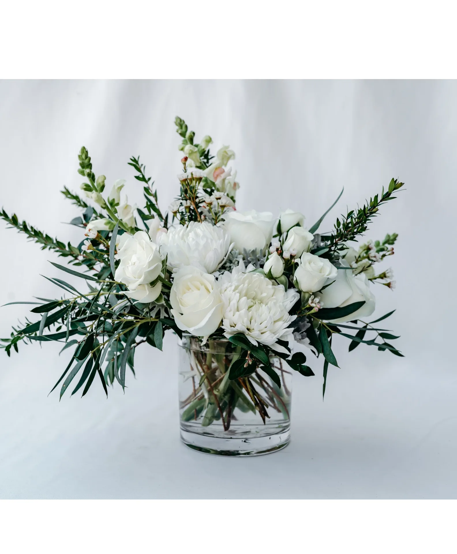 Icy Petal Bliss Vase Arrangement Icy Petal Bliss Vase Arrangement