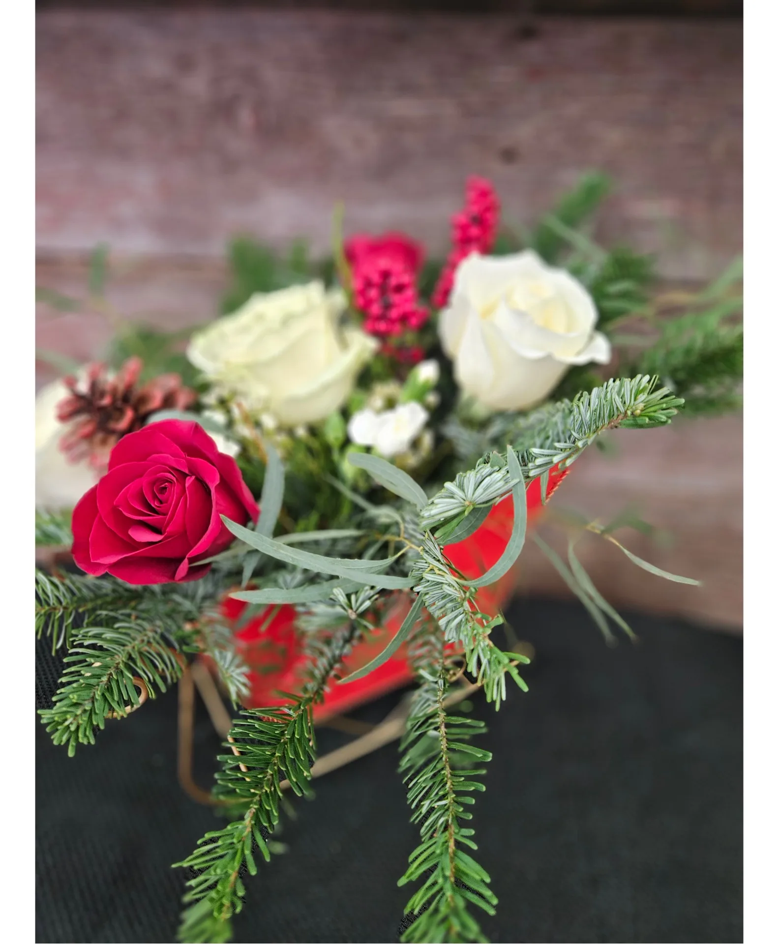 Red Sleigh Arrangement Red Sleigh Arrangement