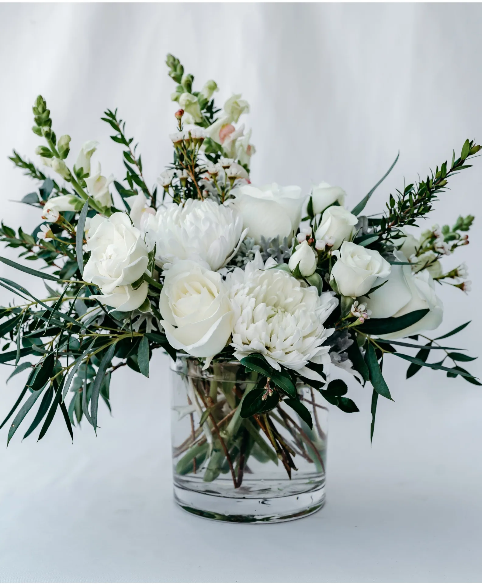 Icy Petal Bliss Vase Arrangement Icy Petal Bliss Vase Arrangement