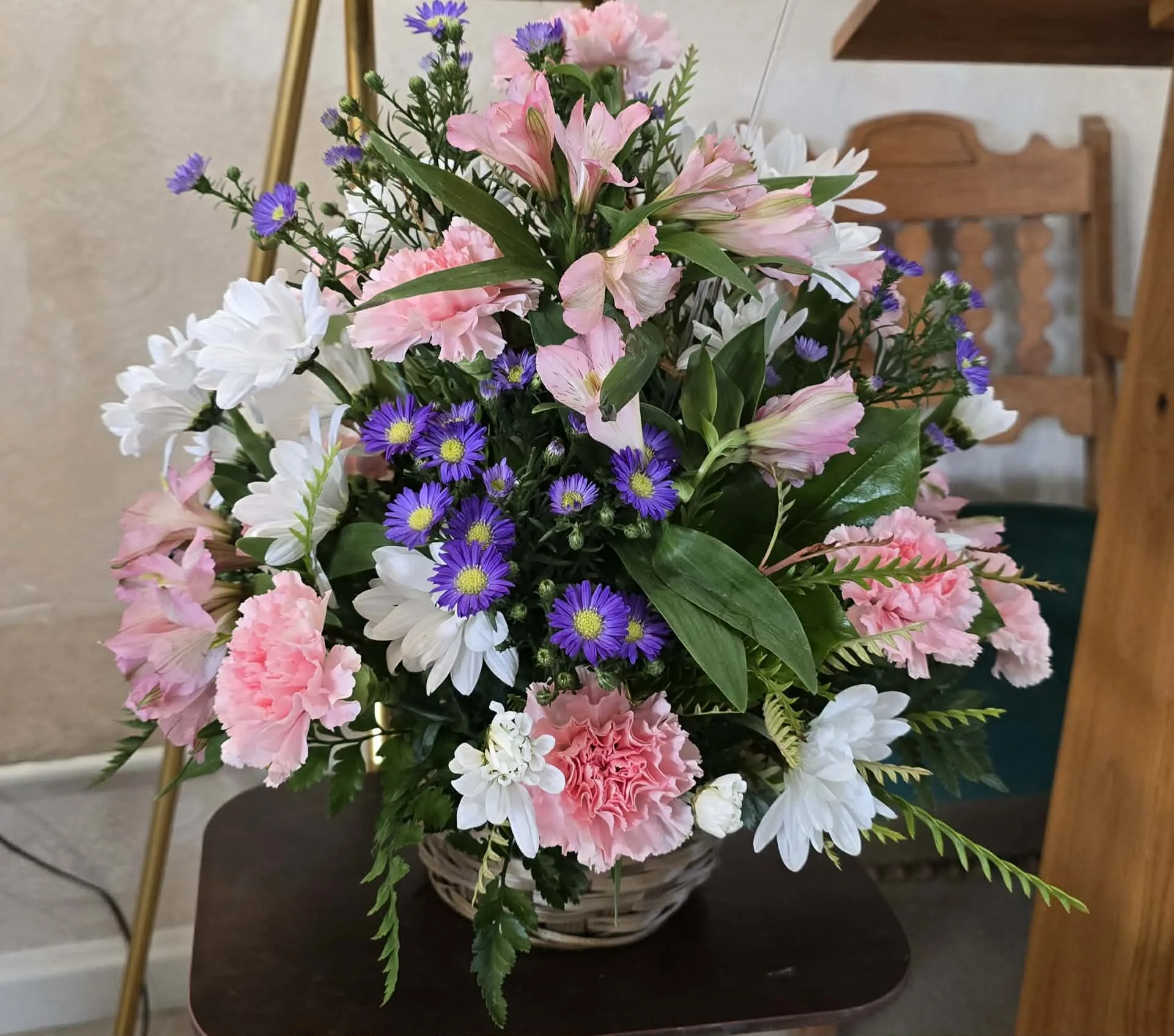 Mixed Flowers with Basket Mixed Flowers with Basket