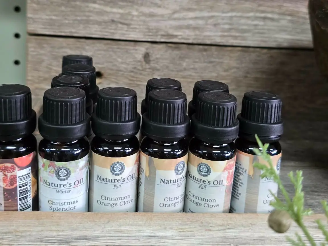 Essential Oil Choice Natural's Oil Christmas Splendor, Cinnamon Orange Clove. Essential Oil Choice Natural's Oil Christmas Splendor, Cinnamon Orange Clove.