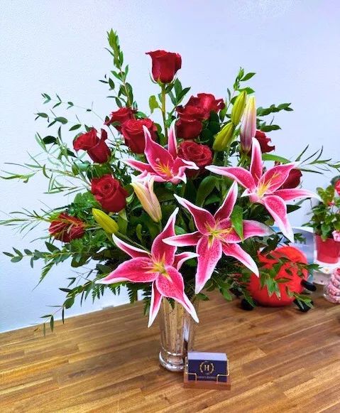 Hollywood Dozen Arrangement