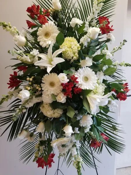 Red and white garden mixture standing spray