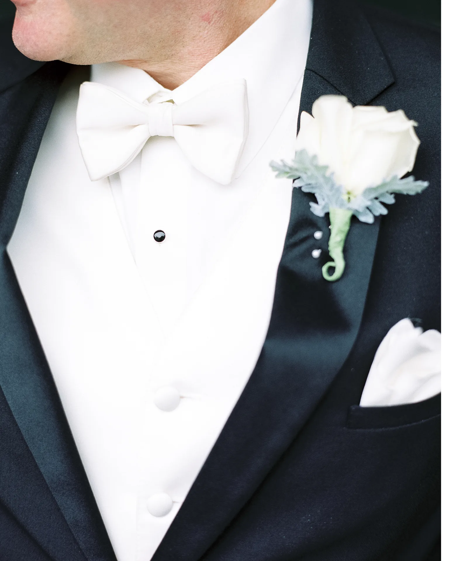 Classic white rose boutonnier Classic white rose boutonnier