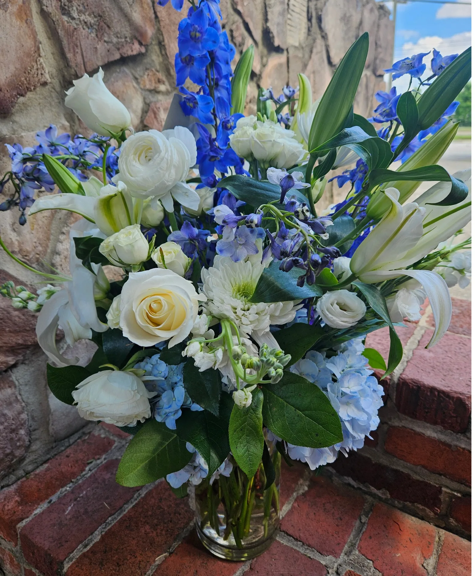 Send the pretty blues Fresh flowers in glass vase Send the pretty blues Fresh flowers in glass vase