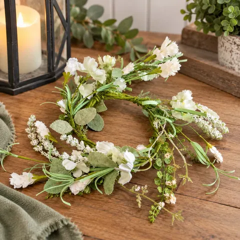 799600701_1135103948842426_3157146938828879569_n.webp White Candle Wreath image