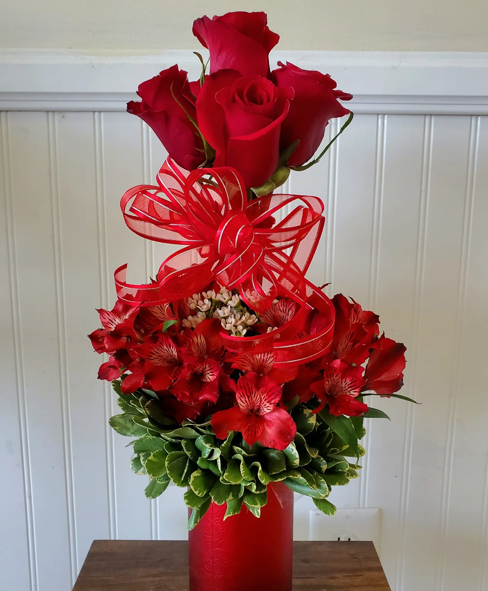 Love and Luxury Rose Arrangement Love and Luxury Rose Arrangement