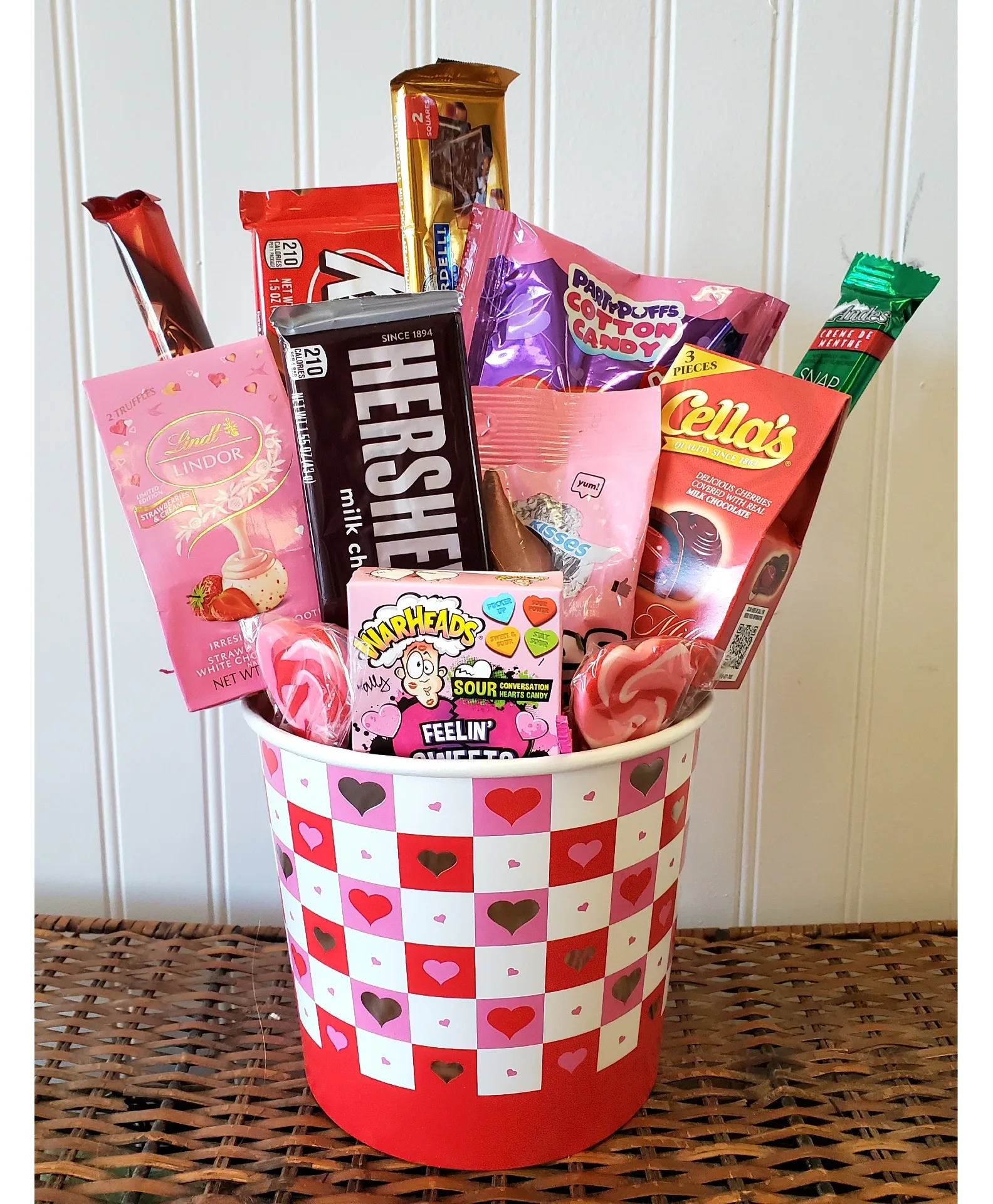 XOXO Sweet Treats Candy Bouquet XOXO Sweet Treats Candy Bouquet