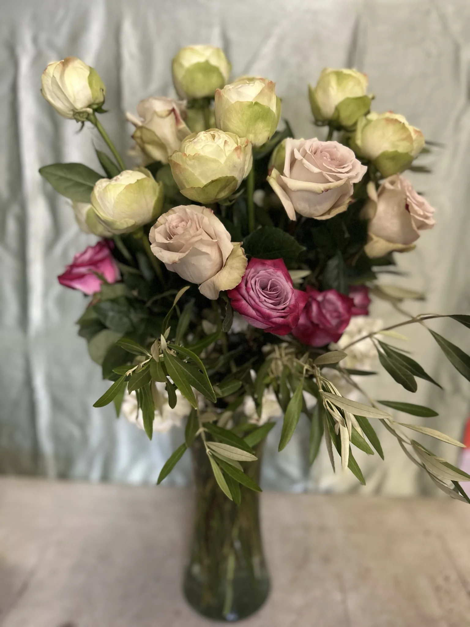 A Classic Dozen Roses A Classic Dozen Roses