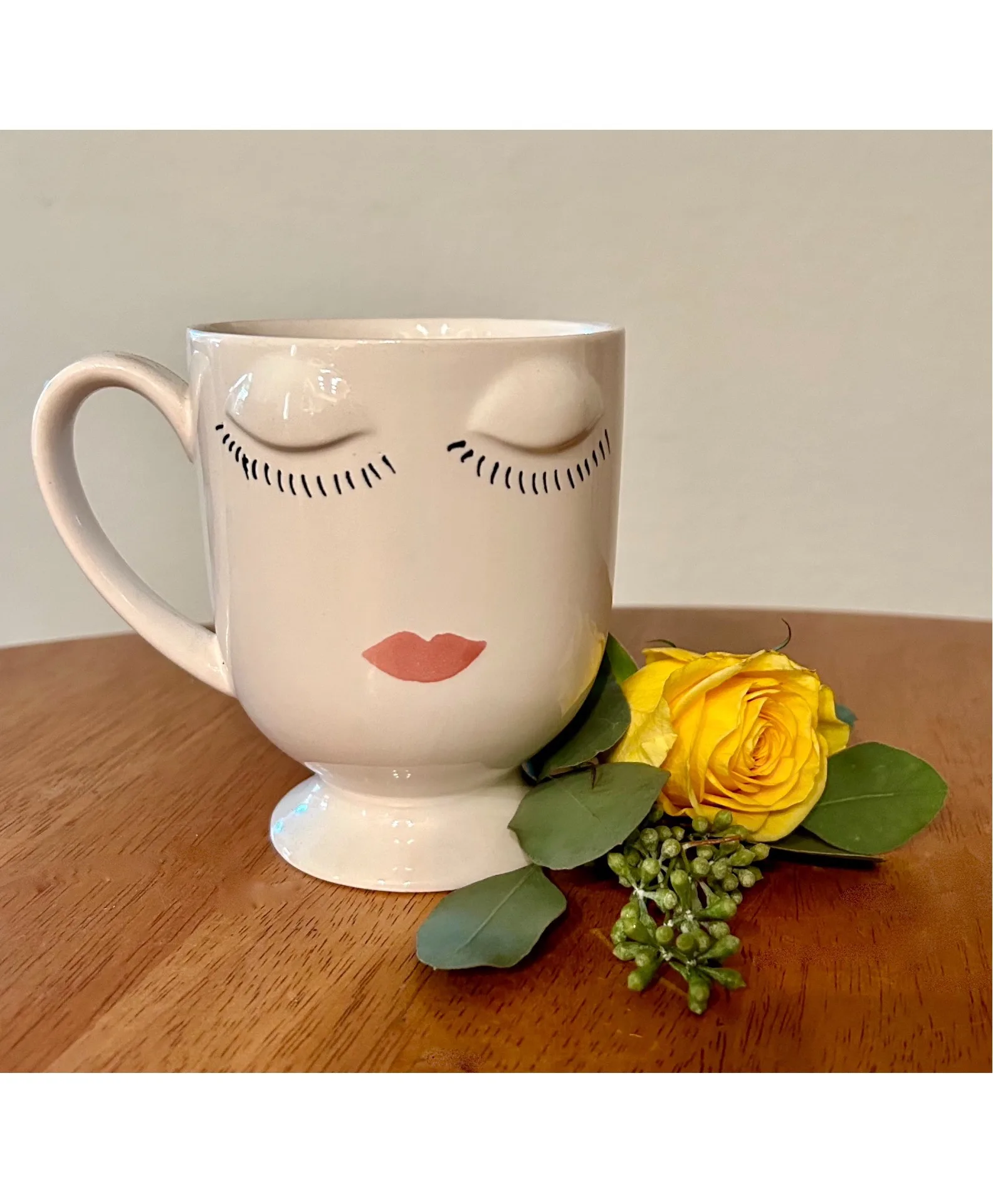 Floral Lady Gift Mug & Fresh Flower Arrangement Floral Lady Gift Mug & Fresh Flower Arrangement