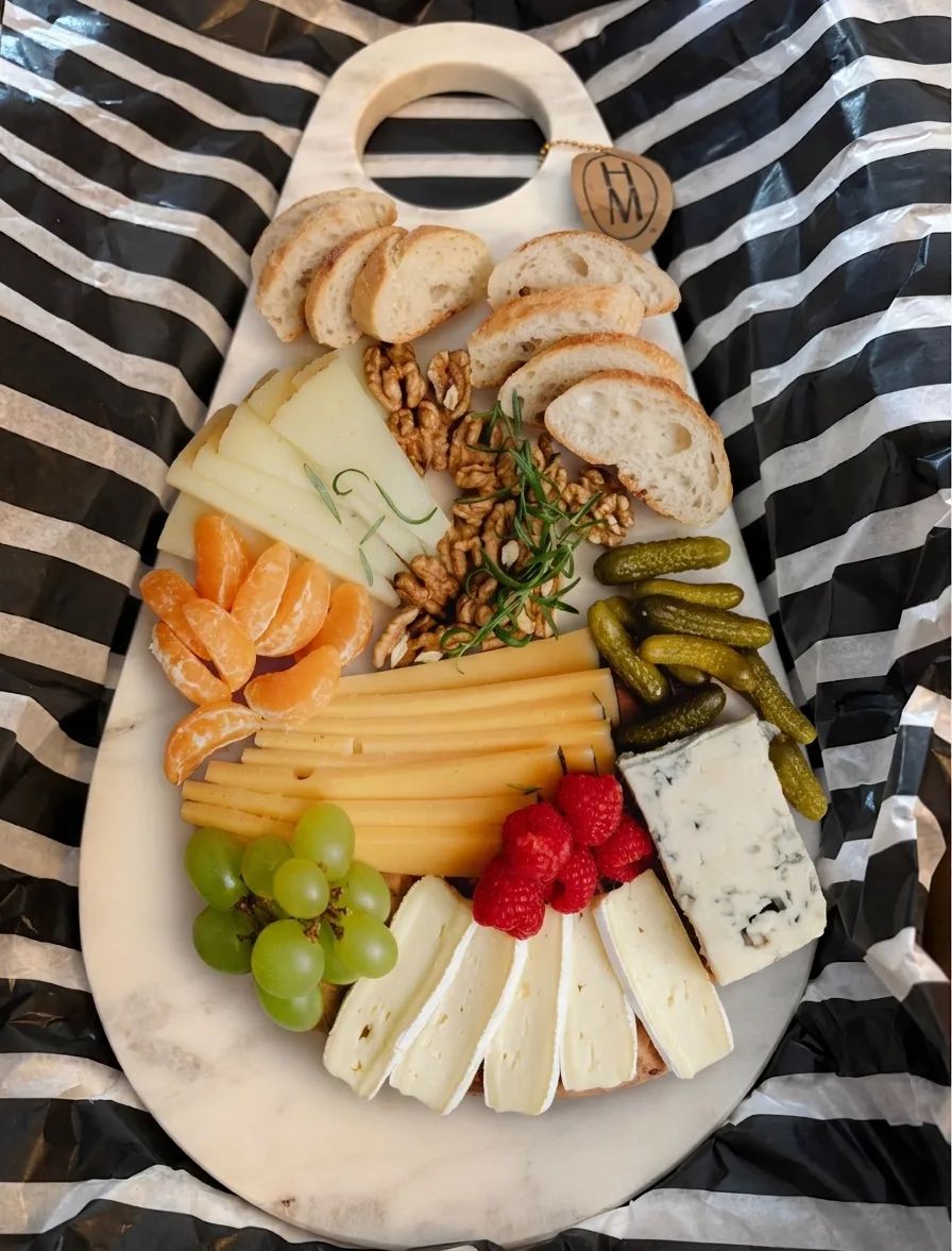 Select Cheese and Nut Cheeseboard Basket