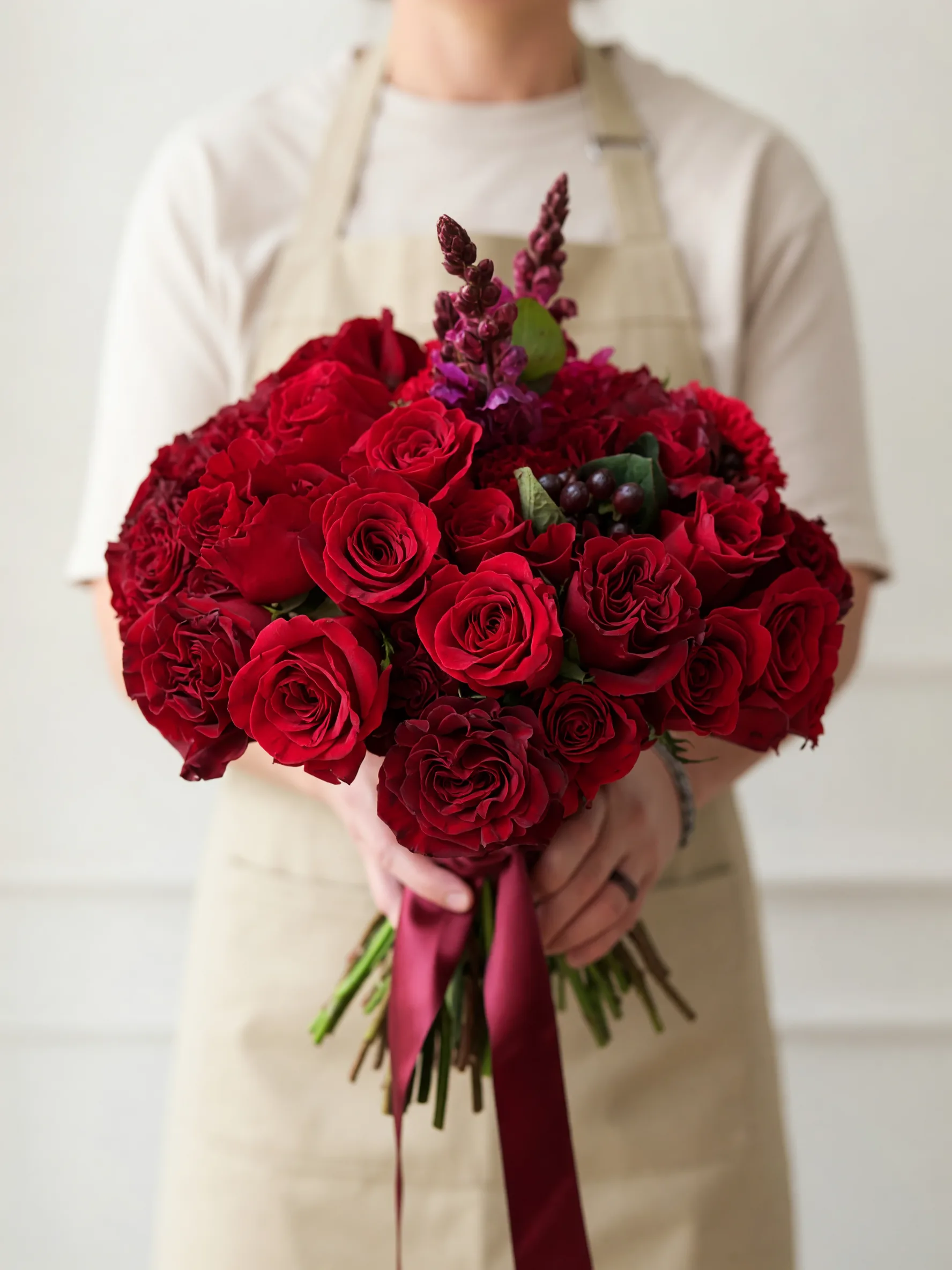 Holding Out for a Hero! Dozens and Dozens of Roses Big Splash Bouquet Holding Out for a Hero! Dozens and Dozens of Roses Big Splash Bouquet