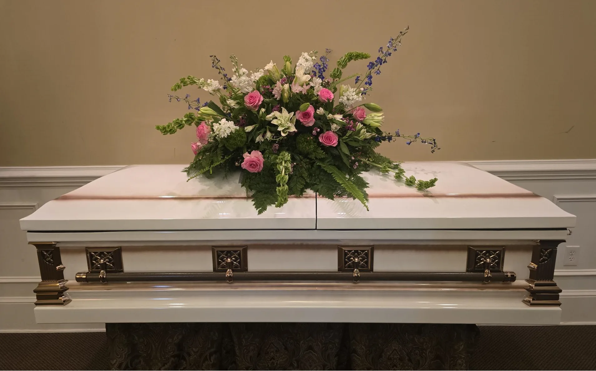 Abundance of Love Casket Piece Abundance of Love Casket Piece