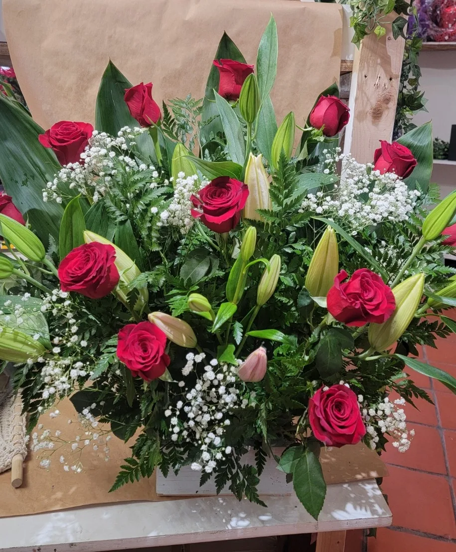Pavoreal red roses and oriental lilies Valentine arrangement Pavoreal red roses and oriental lilies Valentine arrangement
