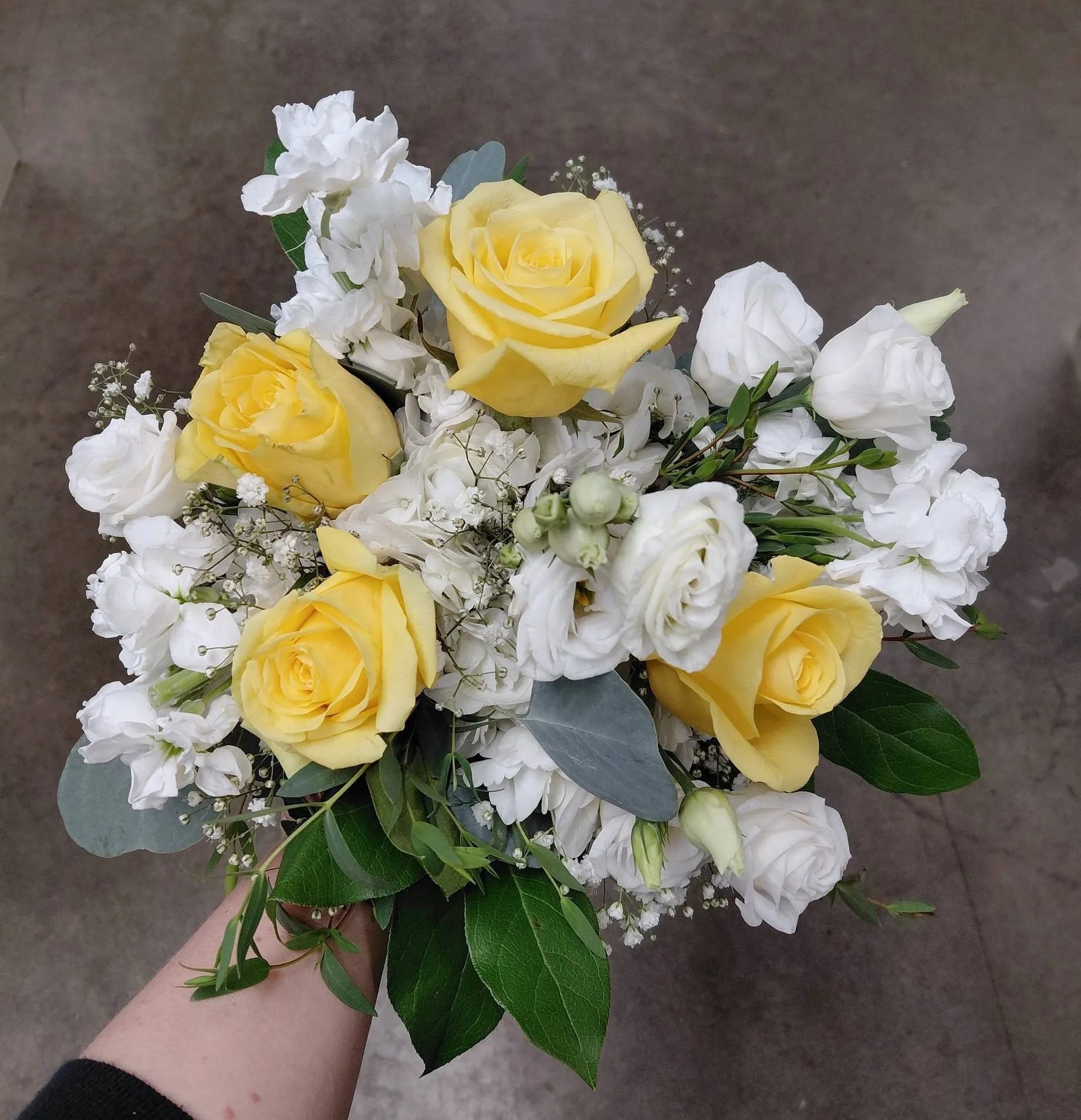 Lemon & Cream Premium Hand-Tied Bouquet Lemon & Cream Premium Hand-Tied Bouquet