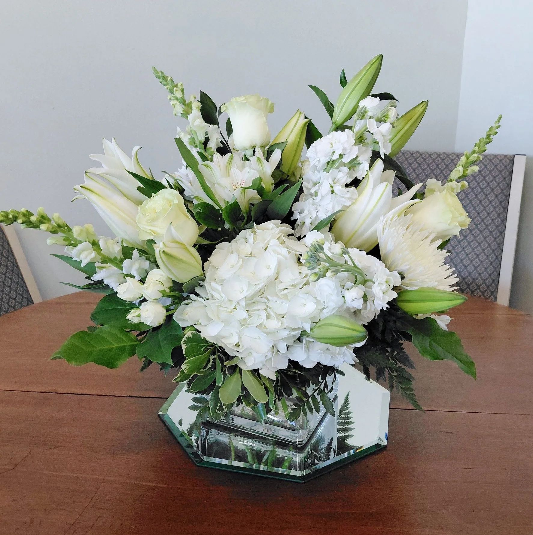 Simple Elegance Fresh Arrangement