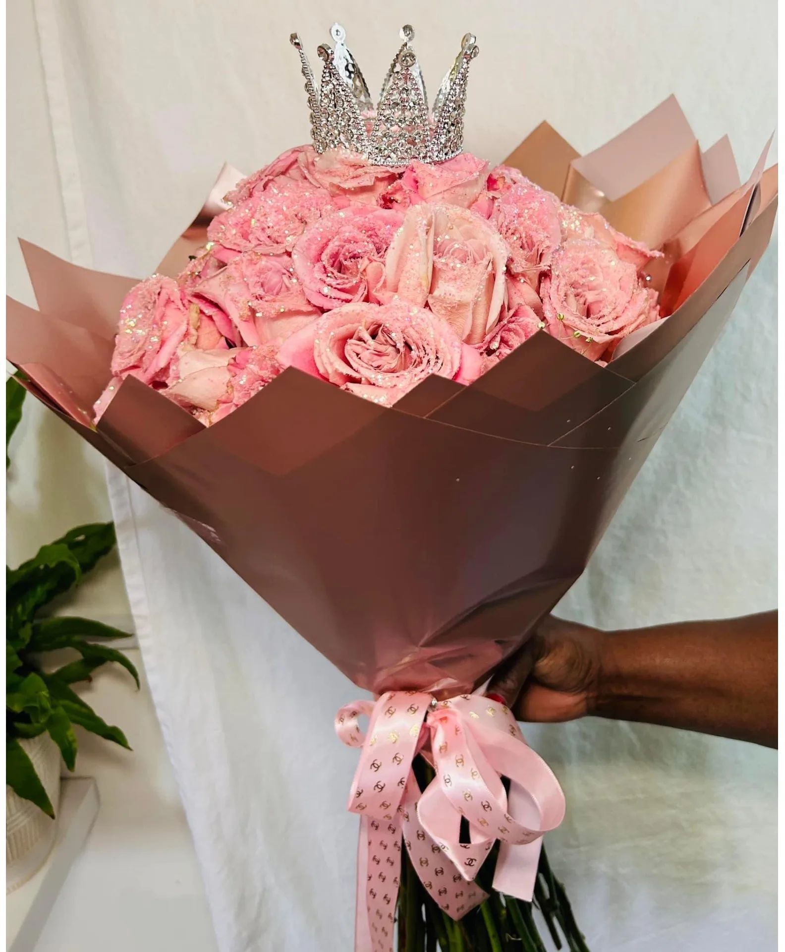 EXQUISITE HAND-TIED ROSES BOUQUET ROSES