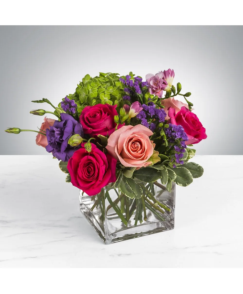 Radiant Garden Harmony Modern Glass Cube Vase Arrangement – Compact Garden Style Design Radiant Garden Harmony Modern Glass Cube Vase Arrangement – Compact Garden Style Design