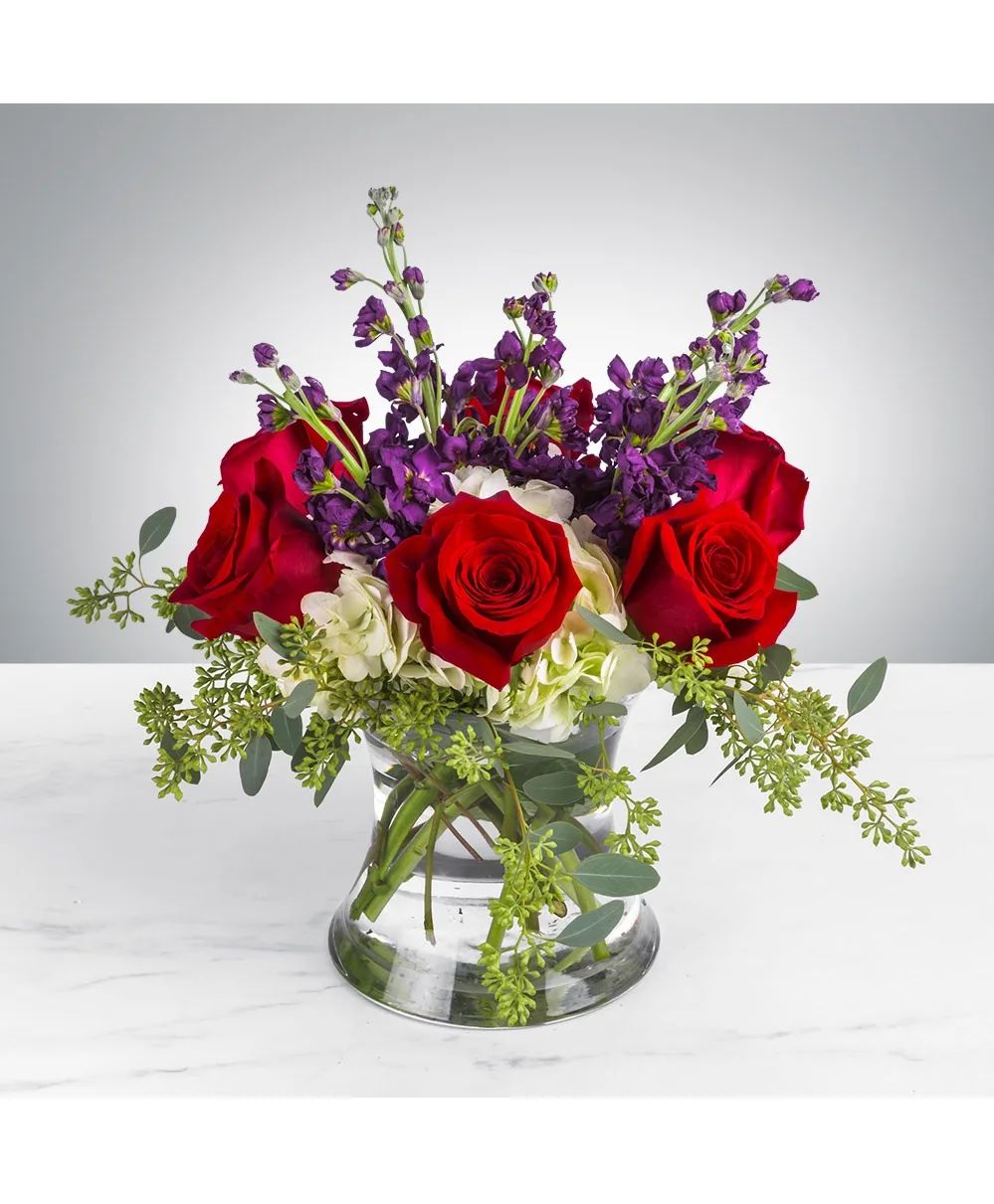 Crimson Elegance Garden Glass Vase Arrangement – Compact Garden Style Design