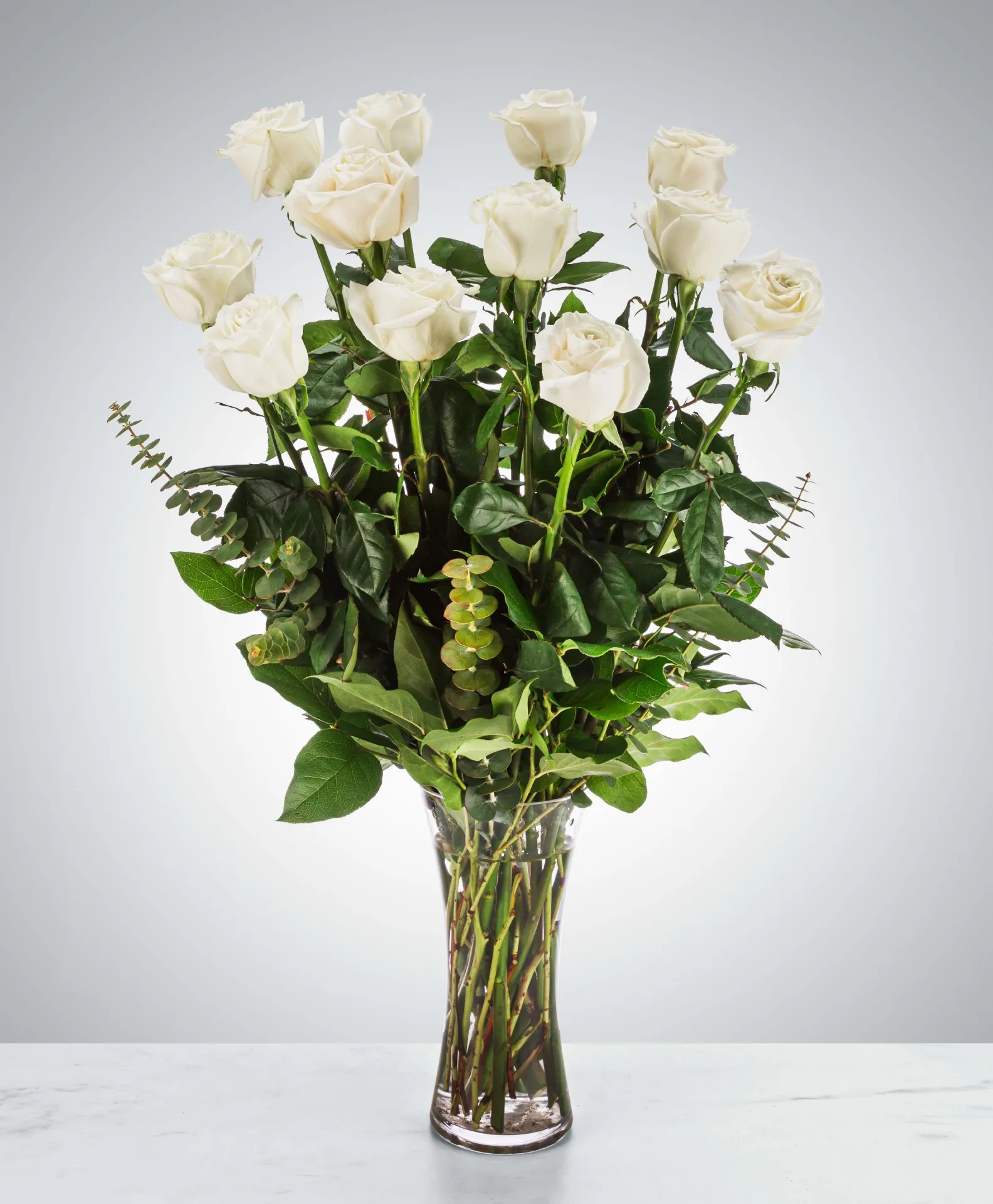 Timeless Ivory Elegance Tall Glass Vase Arrangement – Classic Long-Stem Rose Design (Front-Facing Style) Timeless Ivory Elegance Tall Glass Vase Arrangement – Classic Long-Stem Rose Design (Front-Facing Style)