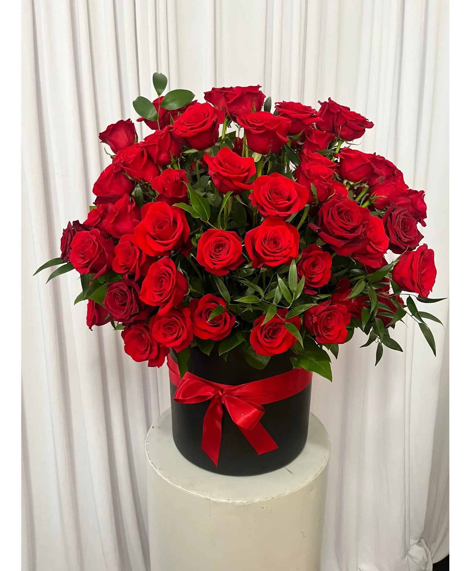 Grand Gesture Luxury Red Rose Arrangement Grand Gesture Luxury Red Rose Arrangement