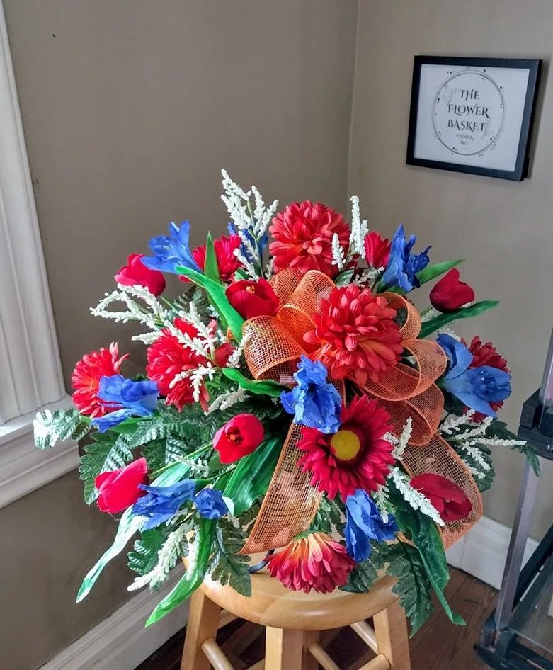 Monument Saddle (silk flowers)