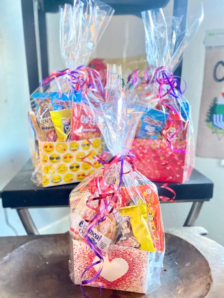 Valentine's Snack Basket Valentine's Day Basket Valentine's Snack Basket Valentine's Day Basket