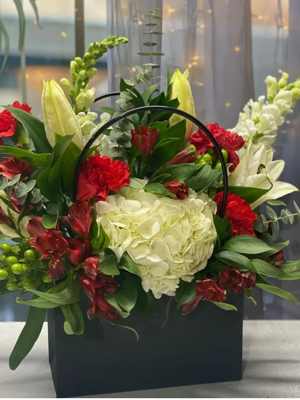 Elegant Garden Purse (Red and White) Purse Arrangement Elegant Garden Purse (Red and White) Purse Arrangement